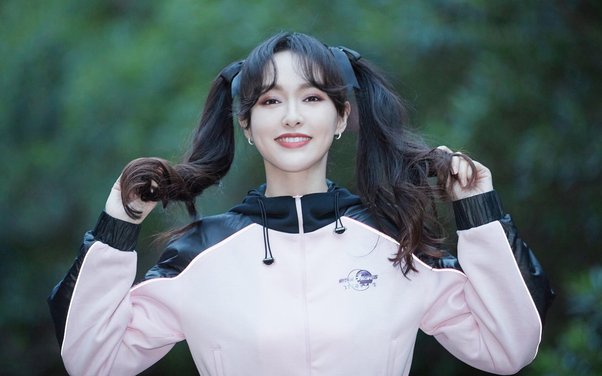 _红白蓝冠军赛:经典色彩赛场的激烈角逐_,红白蓝三种颜色代表了什么