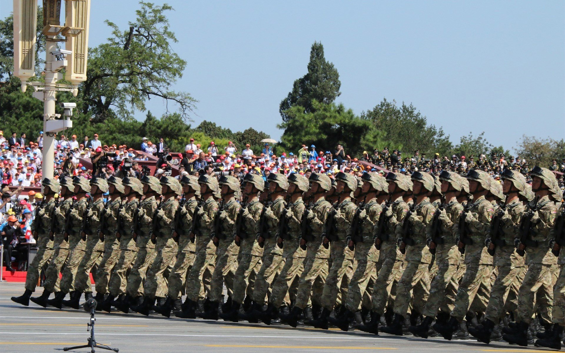 “德甲火药味浓,争冠队伍齐聚一堂”,德甲名场面
