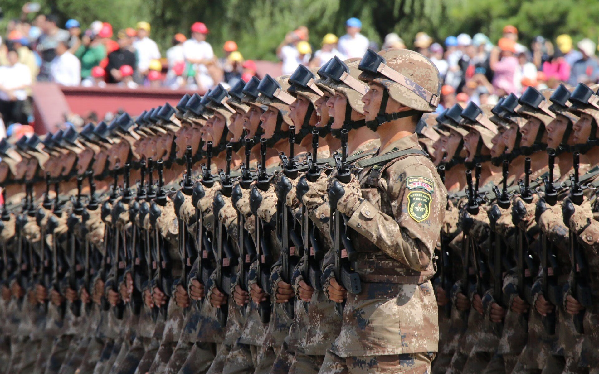 “校园足球嘉年华在多个城市盛大开启,激发青少年热情”,校园足球赛赛事预告